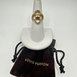 Authentic Louis Vuitton Berg Flower Power Ring with dust bag!